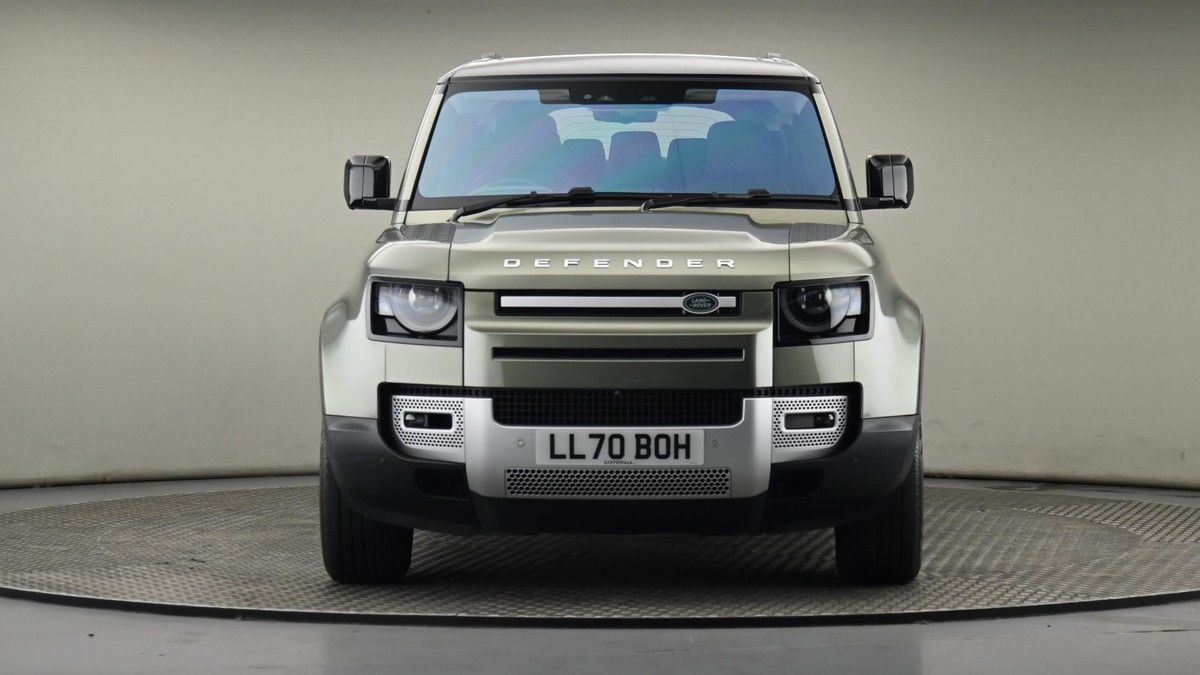 Land Rover Defender 110 Image 21