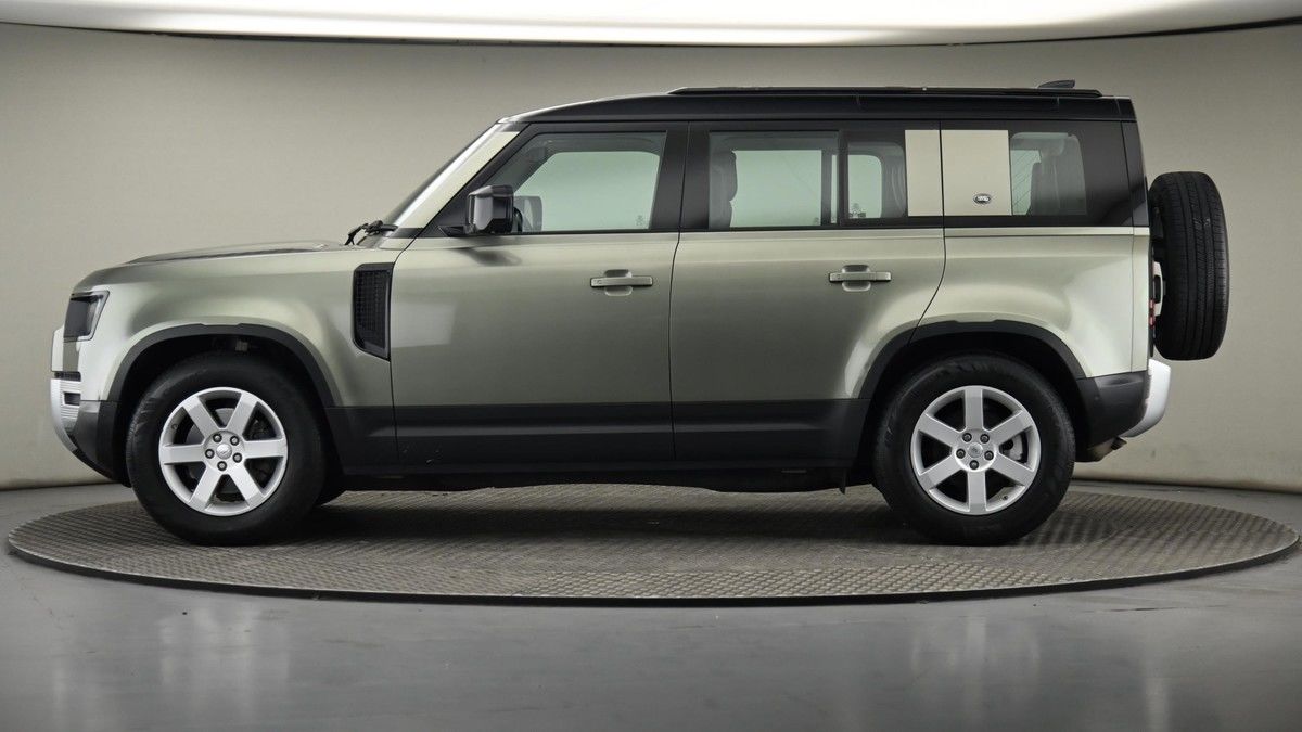 Land Rover Defender 110 Image 23