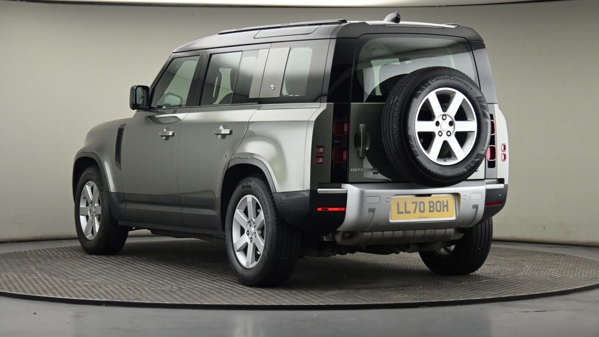 Land Rover Defender 110 Image 24