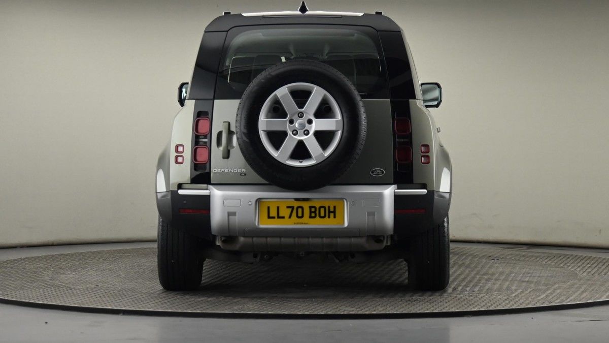 Land Rover Defender 110 Image 25