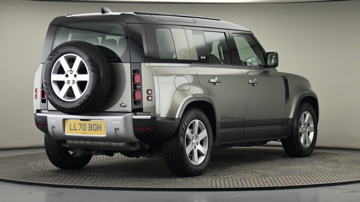 Land Rover Defender 110 Image 26
