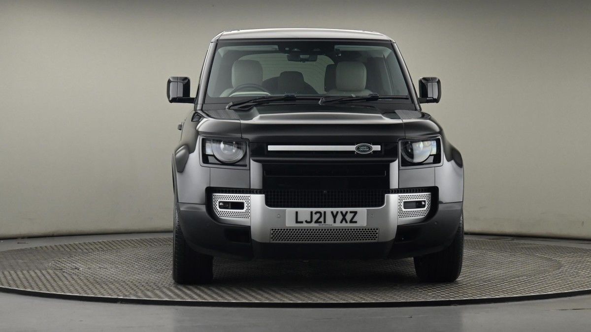 Land Rover Defender 110 Image 21