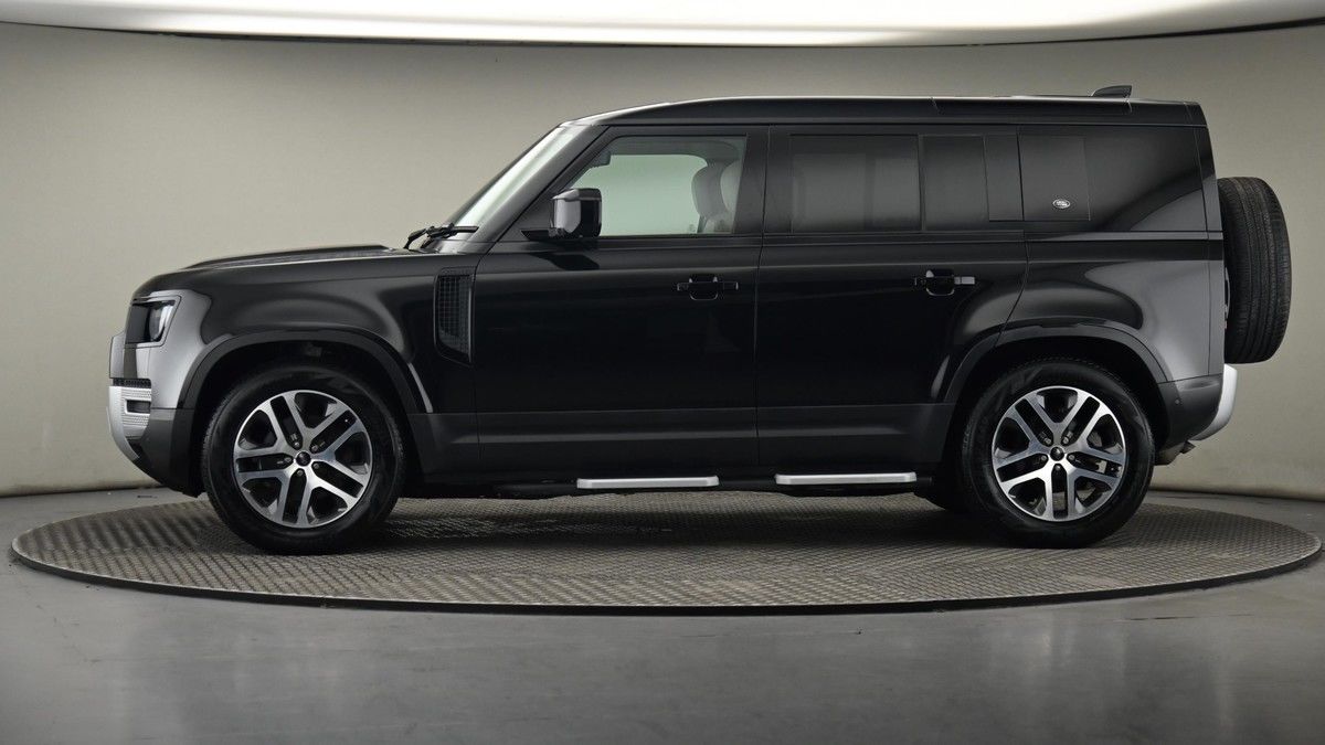 Land Rover Defender 110 Image 23