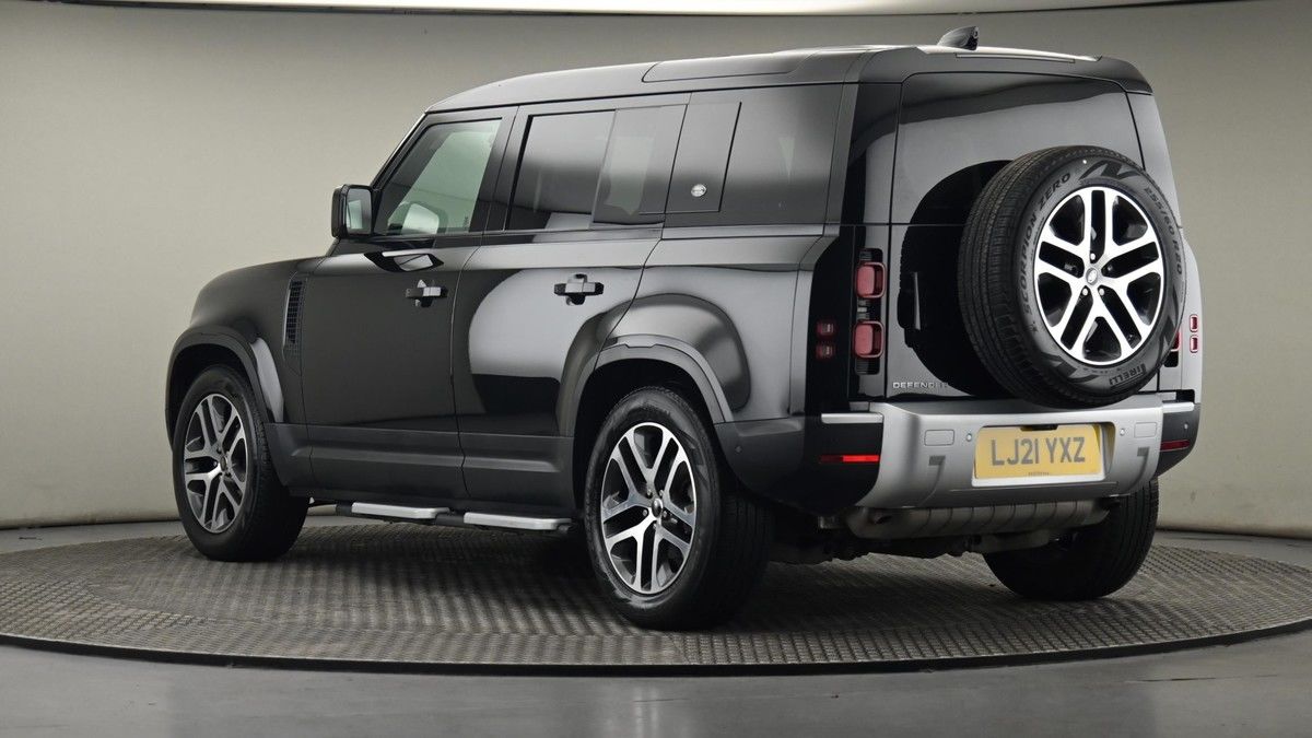 Land Rover Defender 110 Image 24