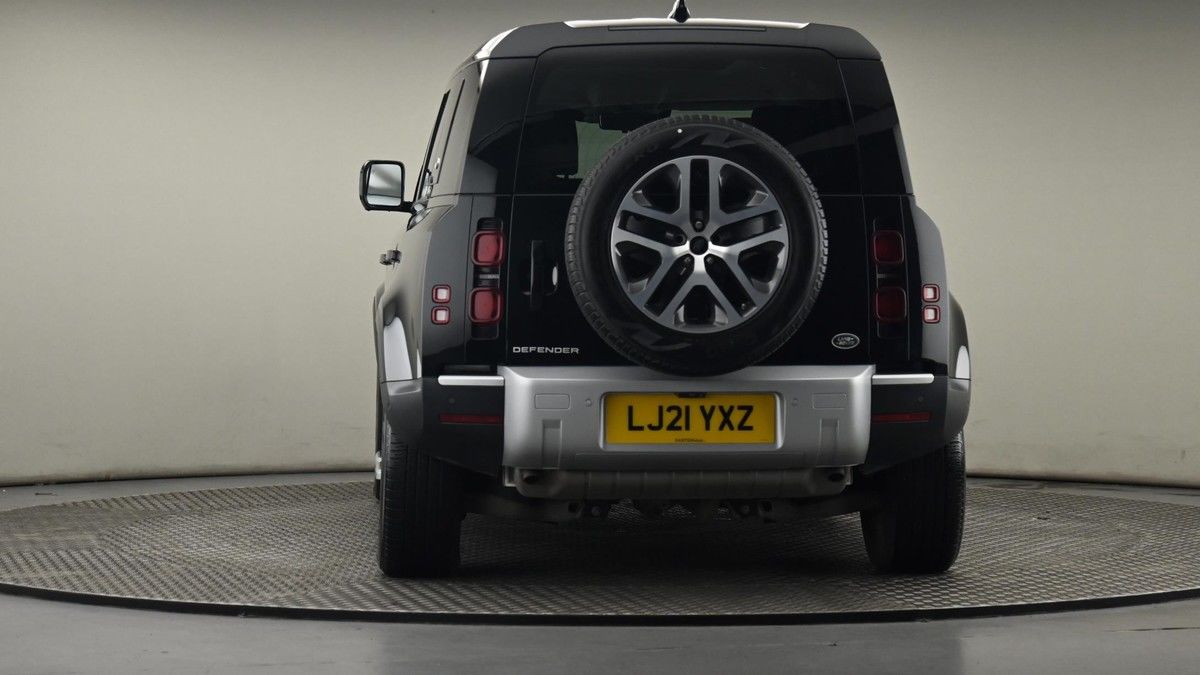 Land Rover Defender 110 Image 25