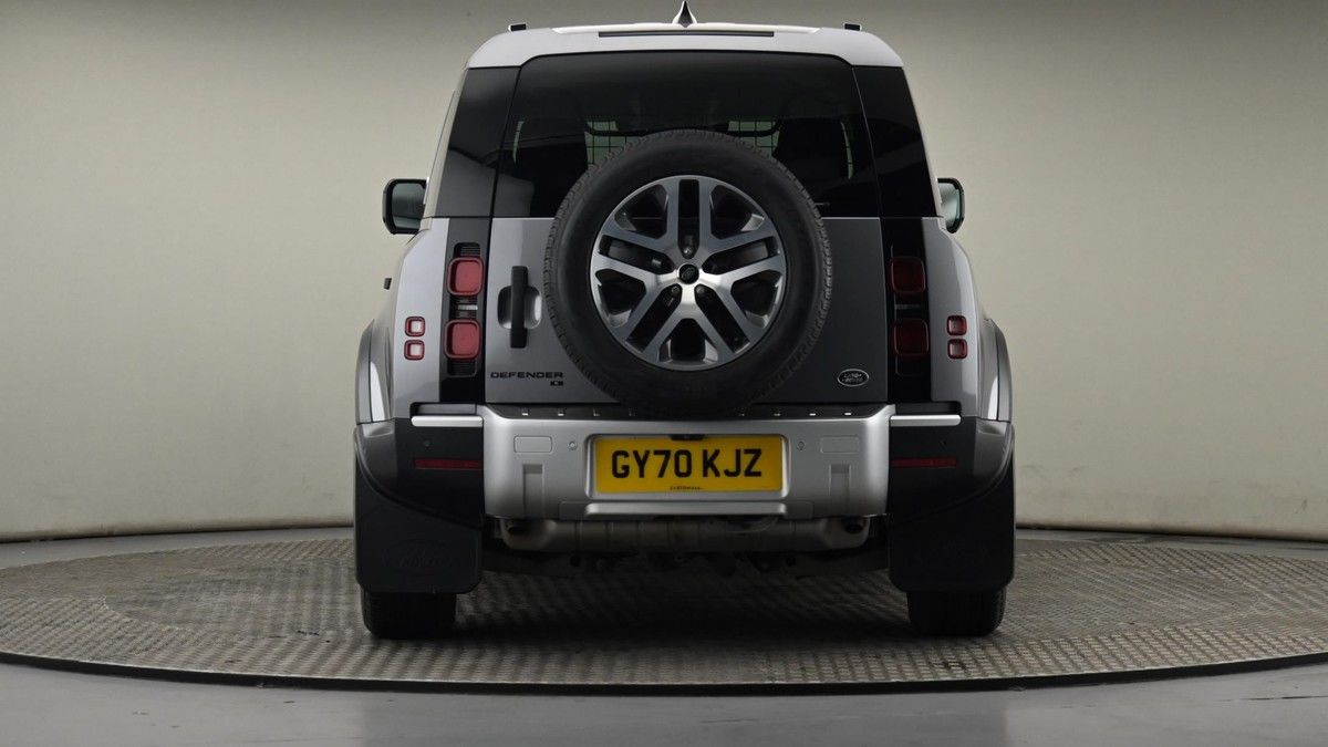 Land Rover Defender 110 Image 24