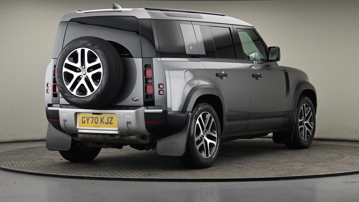 Land Rover Defender 110 Image 25