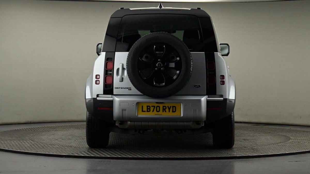Land Rover Defender 110 Image 25