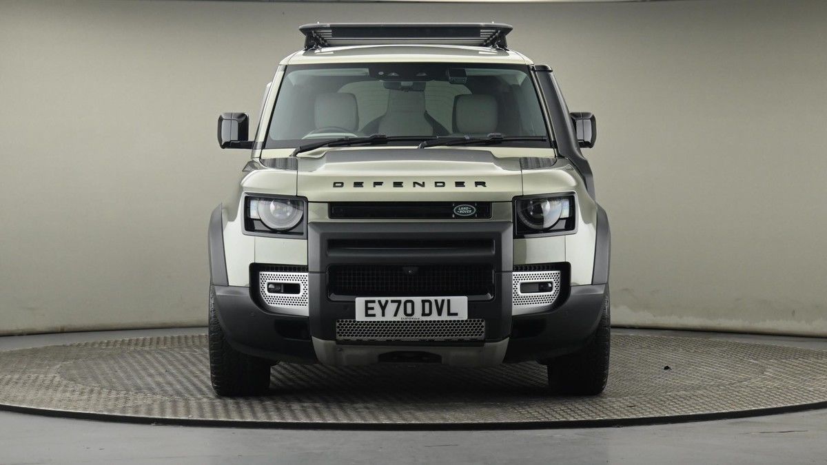 Land Rover Defender 110 Image 21