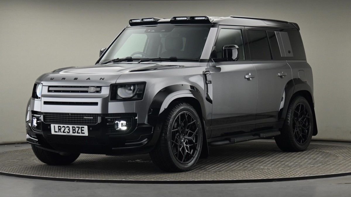 Land Rover Defender 110 Image 22