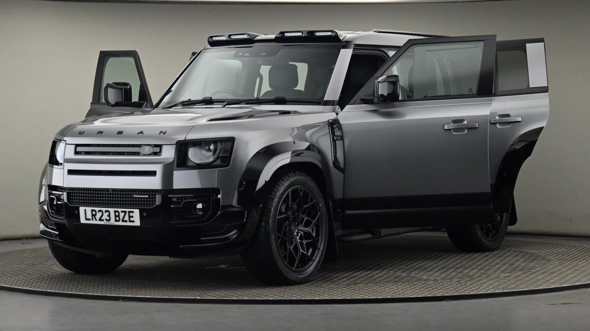 Land Rover Defender 110 Image 28