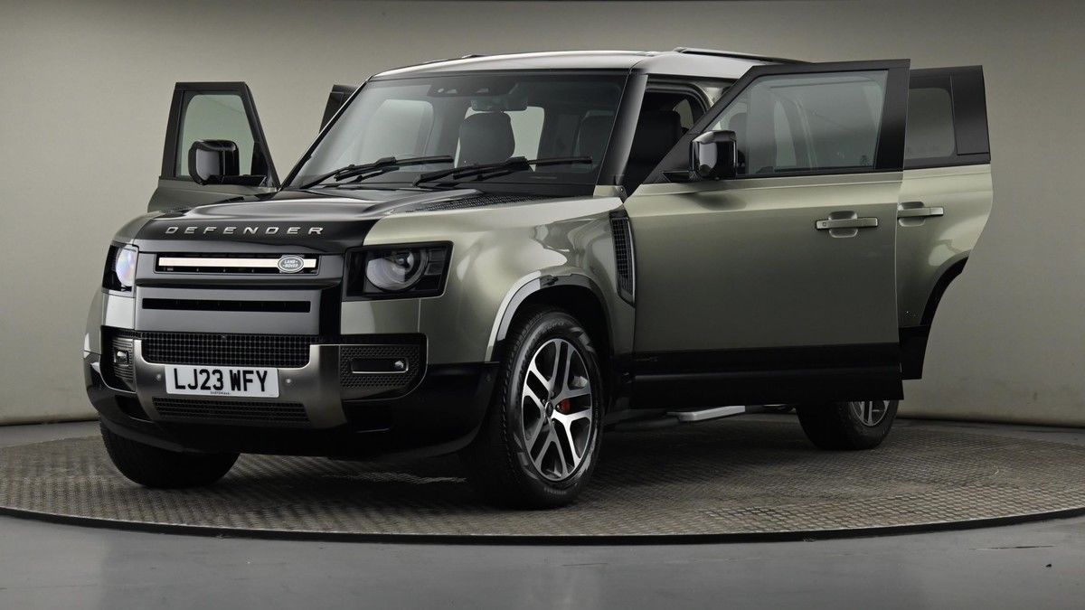 Land Rover Defender 110 Image 28