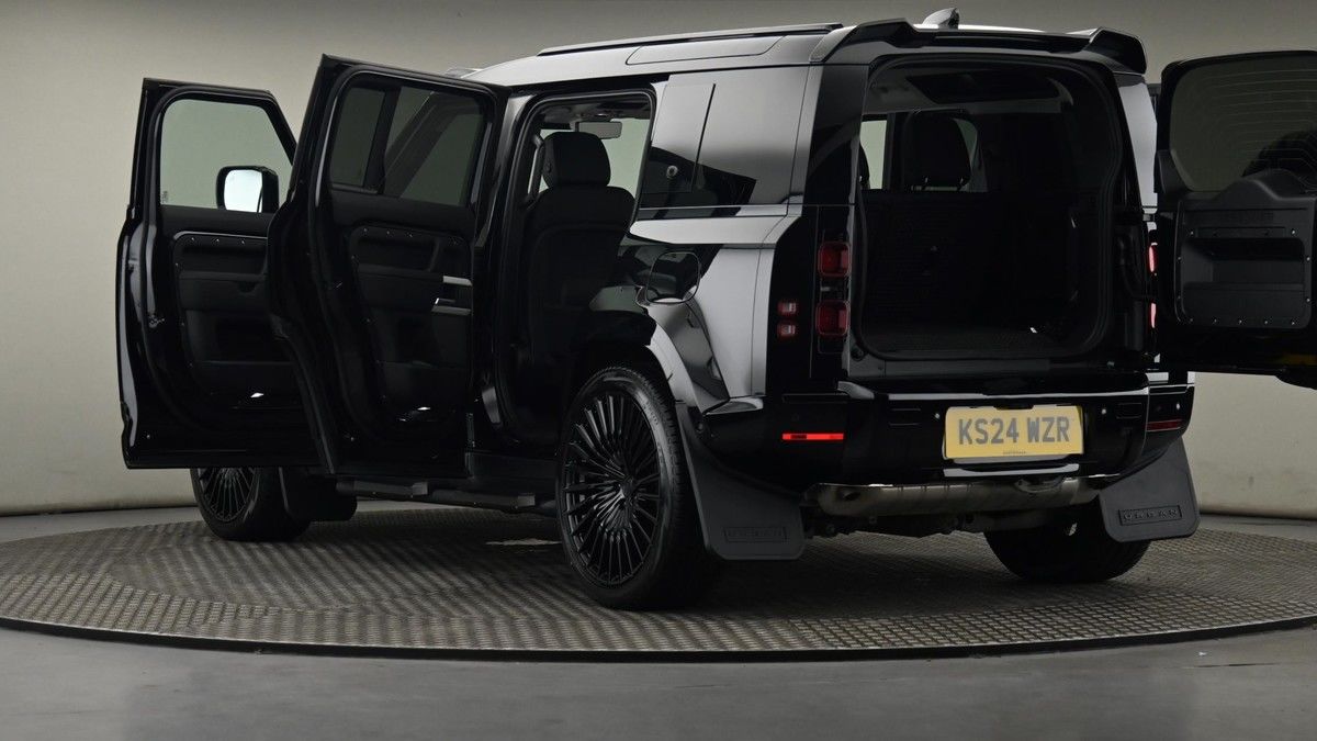 Land Rover Defender 110 Urban Image 29