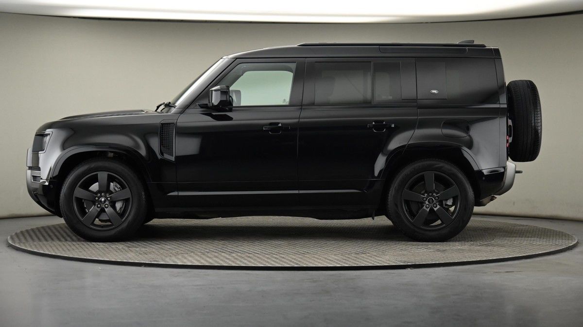 Land Rover Defender 110 Image 23