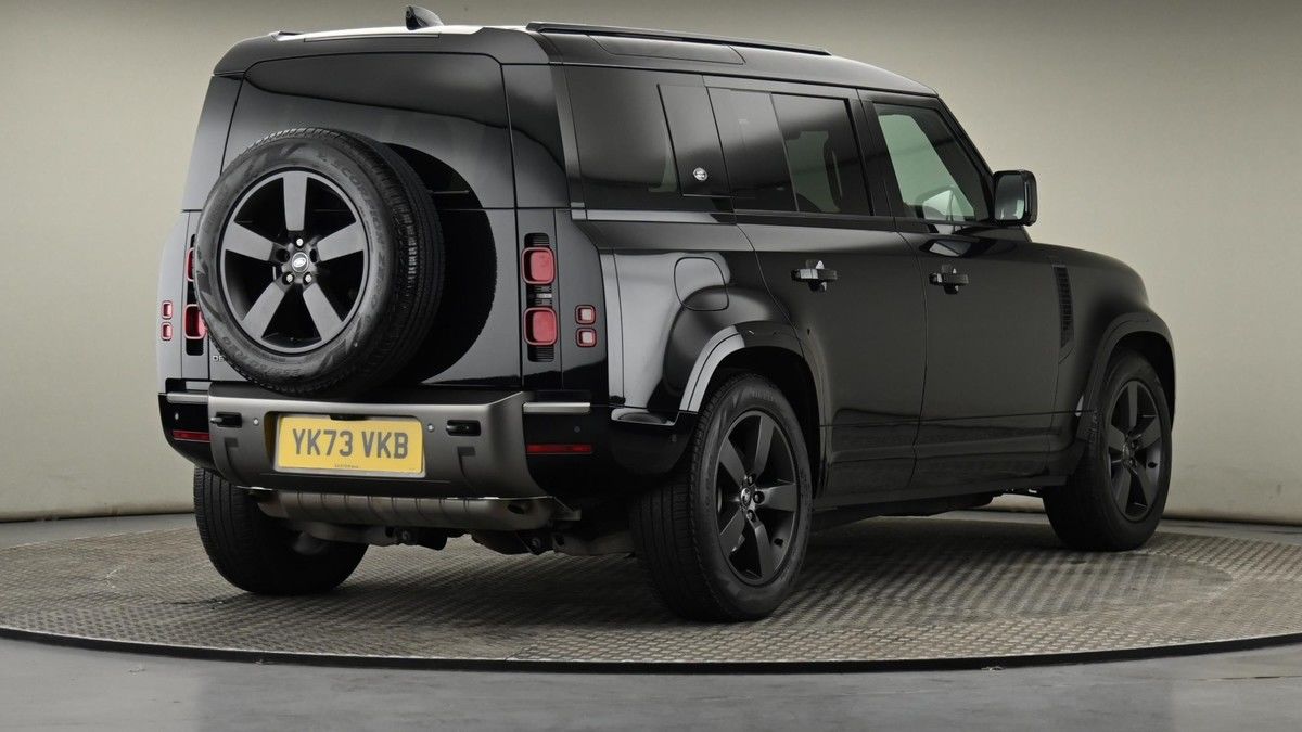 Land Rover Defender 110 Image 26