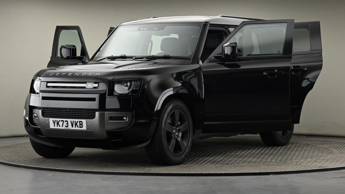 Land Rover Defender 110 Image 28