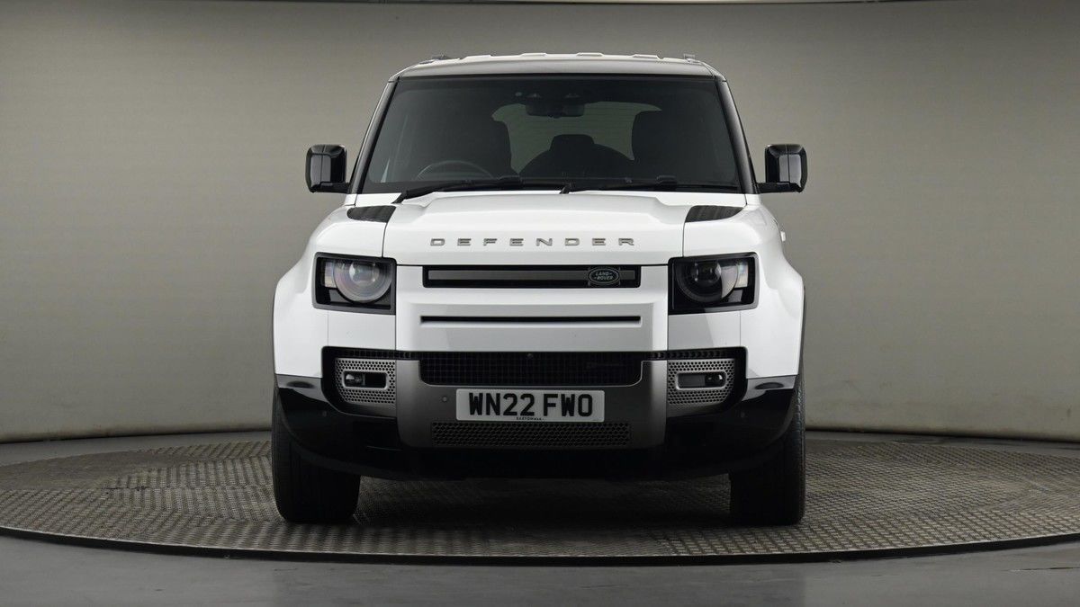 Land Rover Defender 110 Image 21
