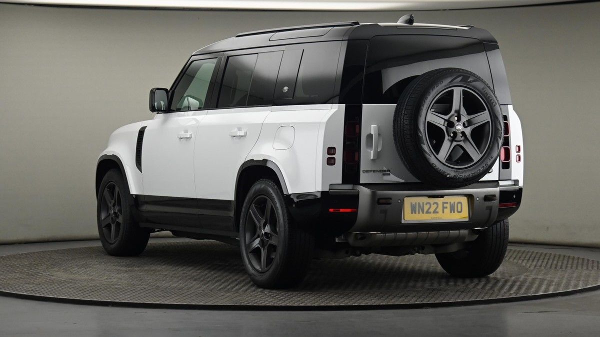 Land Rover Defender 110 Image 24