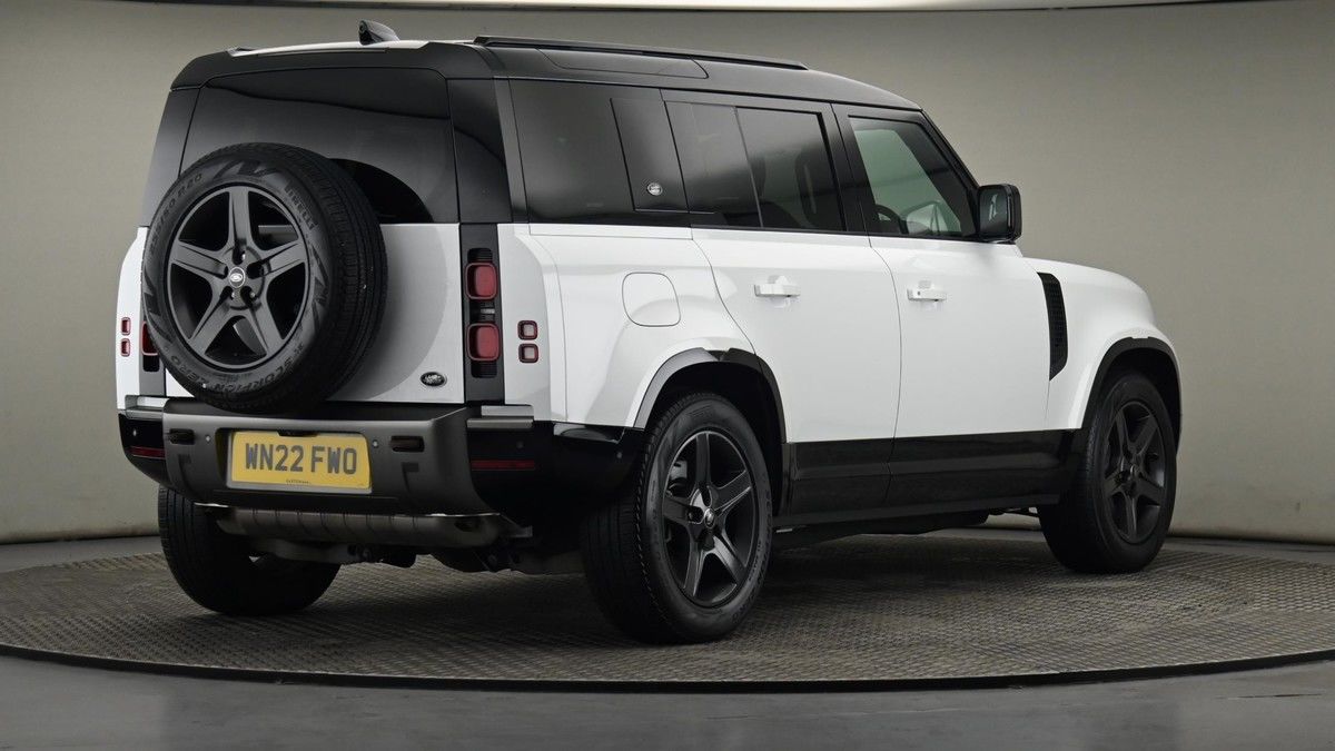 Land Rover Defender 110 Image 26