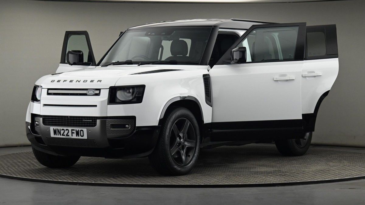 Land Rover Defender 110 Image 28