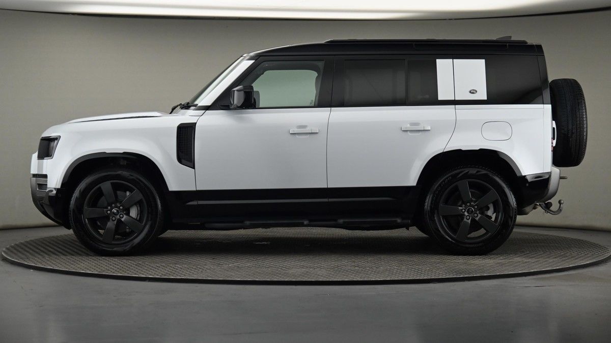 Land Rover Defender 110 Image 23