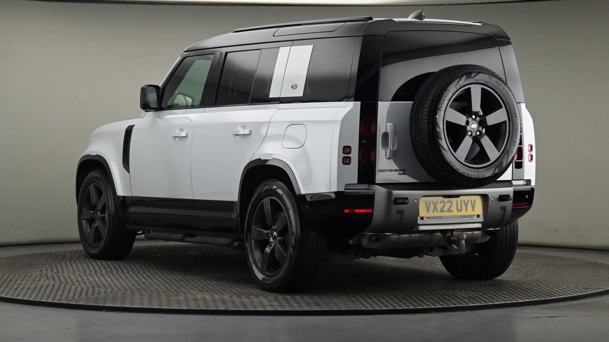 Land Rover Defender 110 Image 24