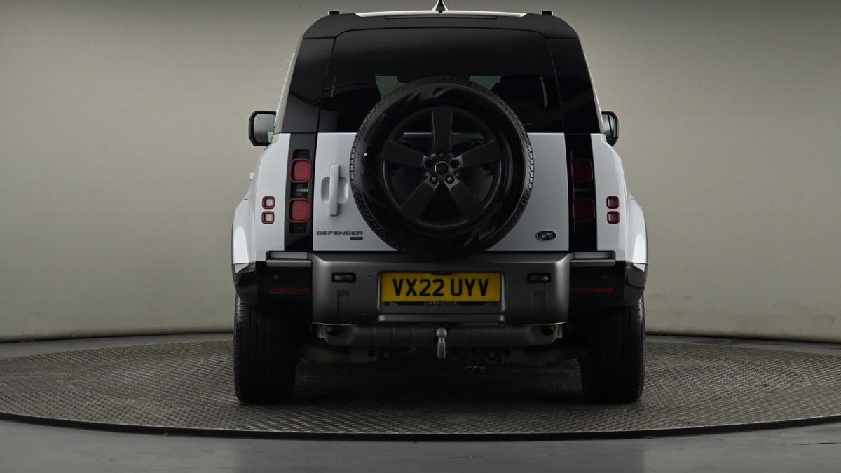 Land Rover Defender 110 Image 25