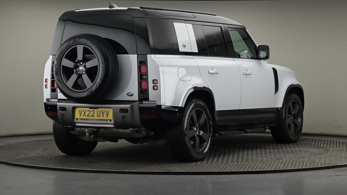 Land Rover Defender 110 Image 26