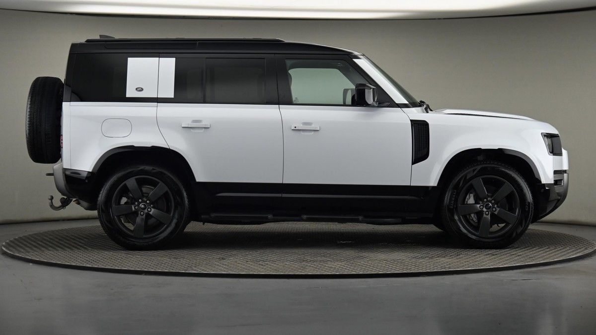 Land Rover Defender 110 Image 27