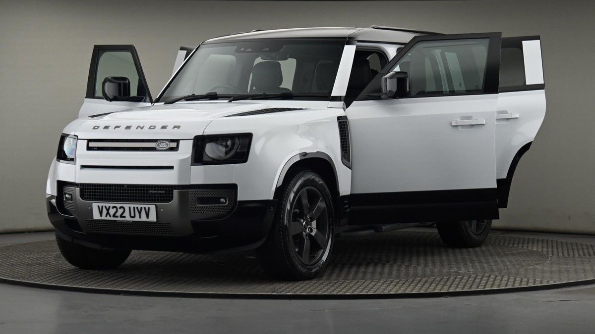 Land Rover Defender 110 Image 28