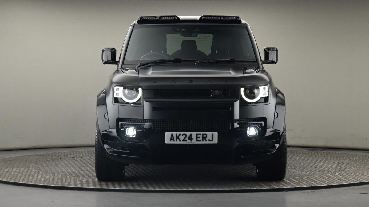 Land Rover Defender 130 Image 21