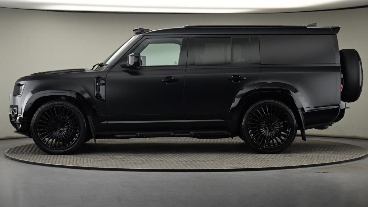 Land Rover Defender 130 Image 23