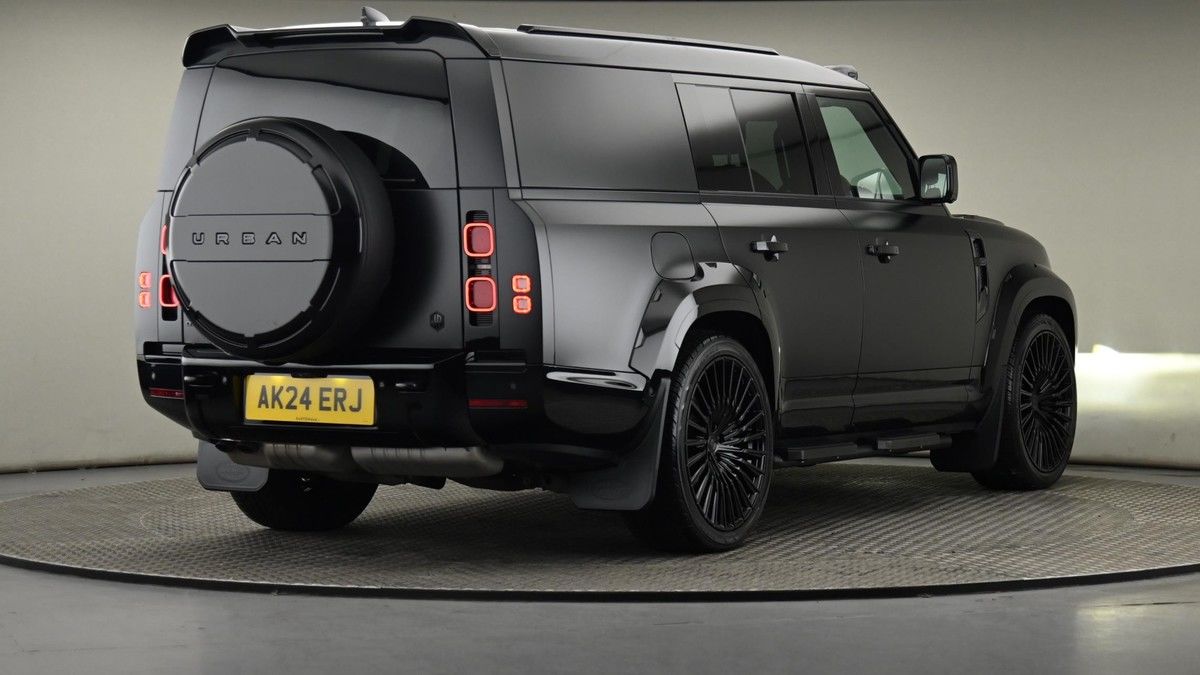 Land Rover Defender 130 Image 26