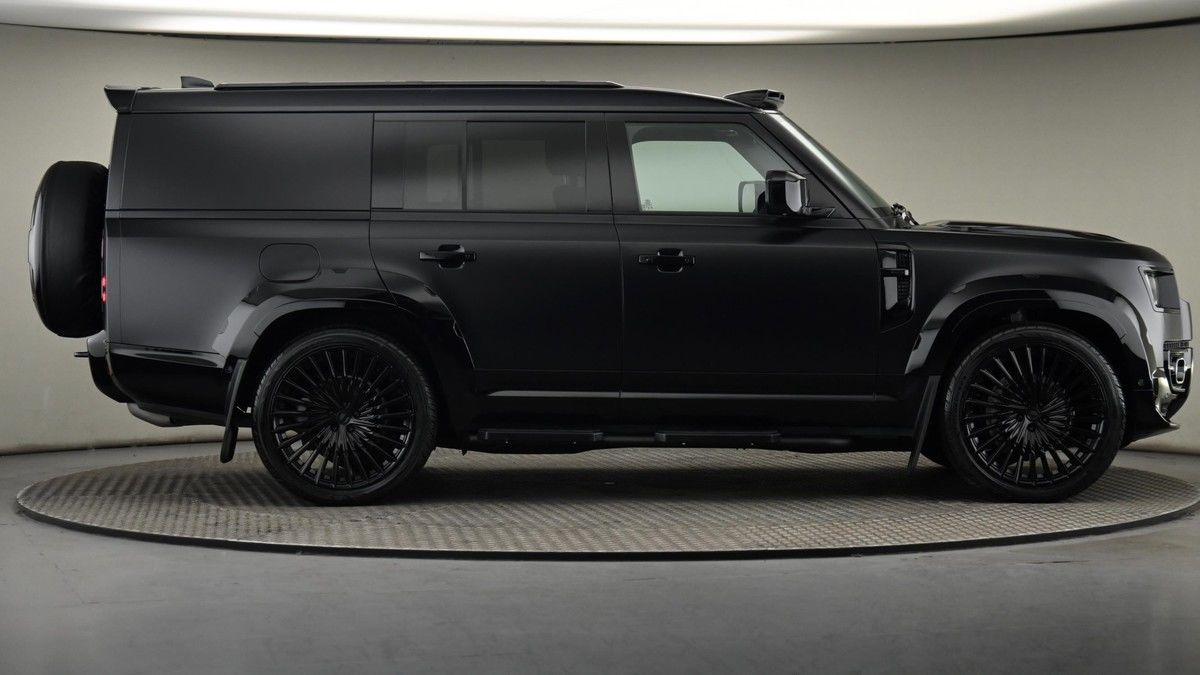 Land Rover Defender 130 Image 27
