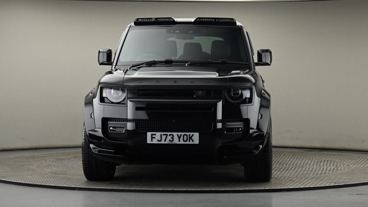 Land Rover Defender 130 Image 21