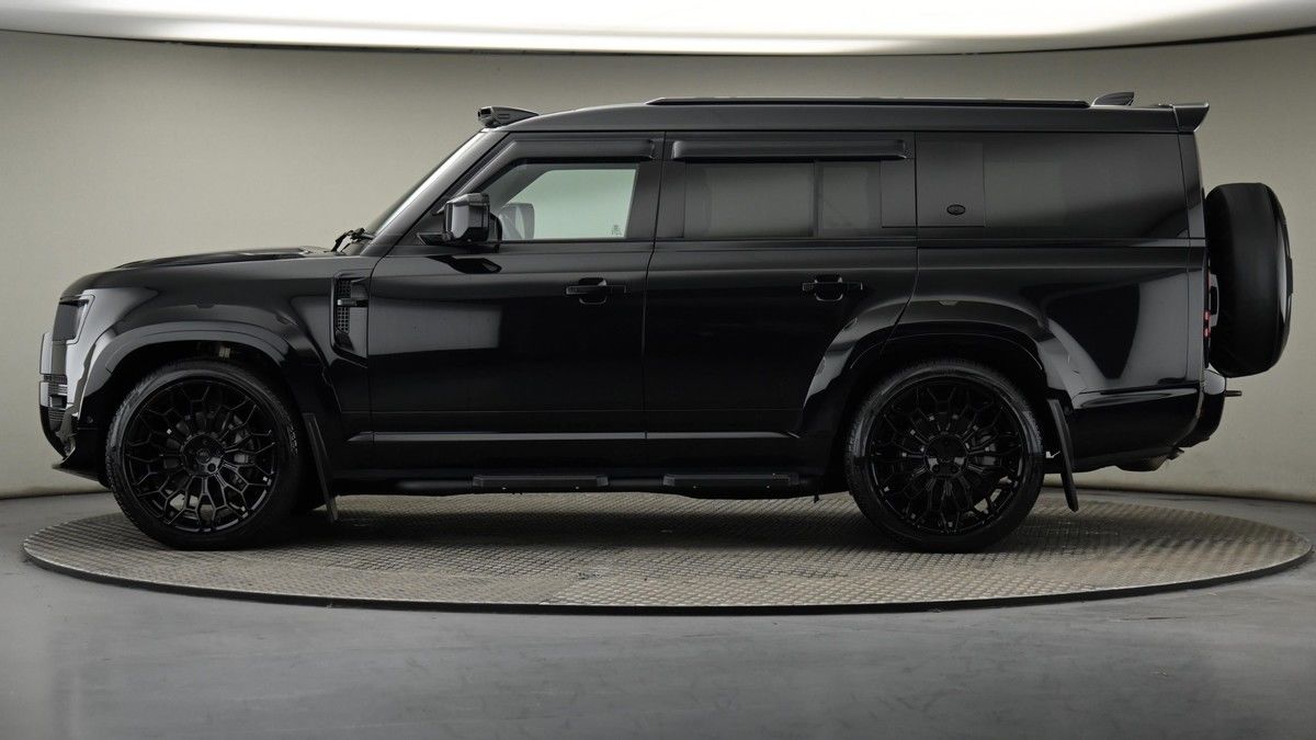 Land Rover Defender 130 Image 23