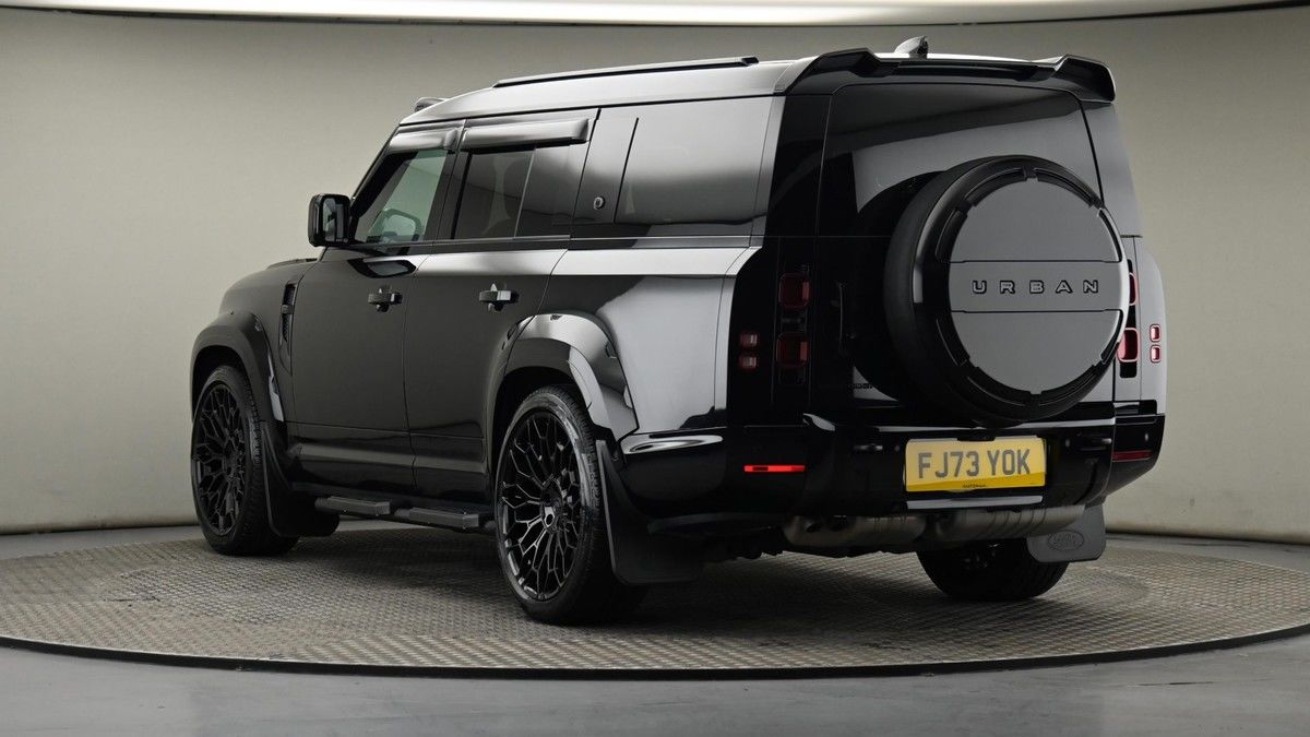 Land Rover Defender 130 Image 24