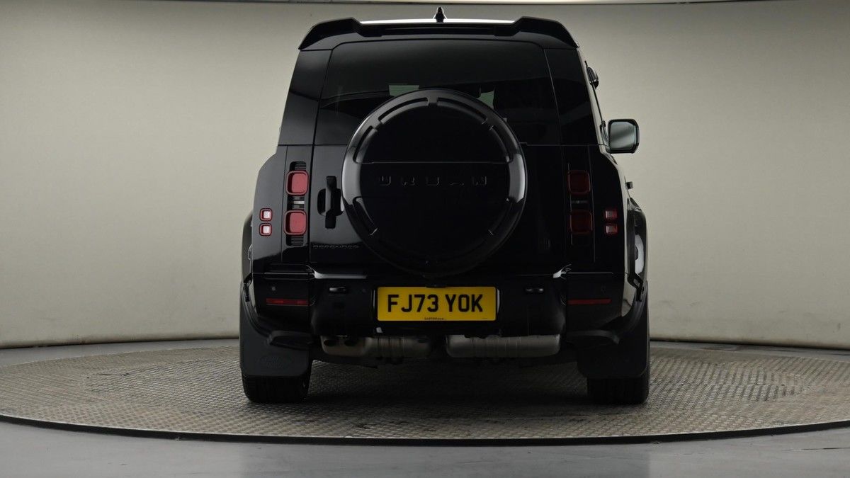 Land Rover Defender 130 Image 25
