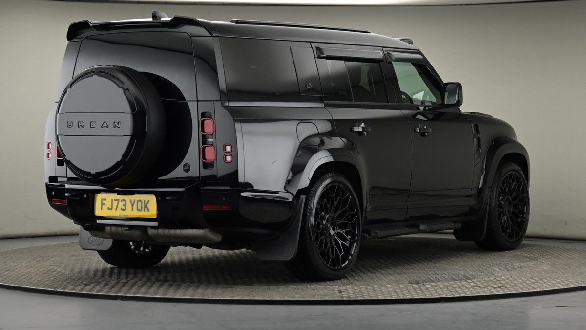 Land Rover Defender 130 Image 26