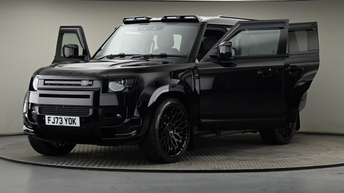 Land Rover Defender 130 Image 28