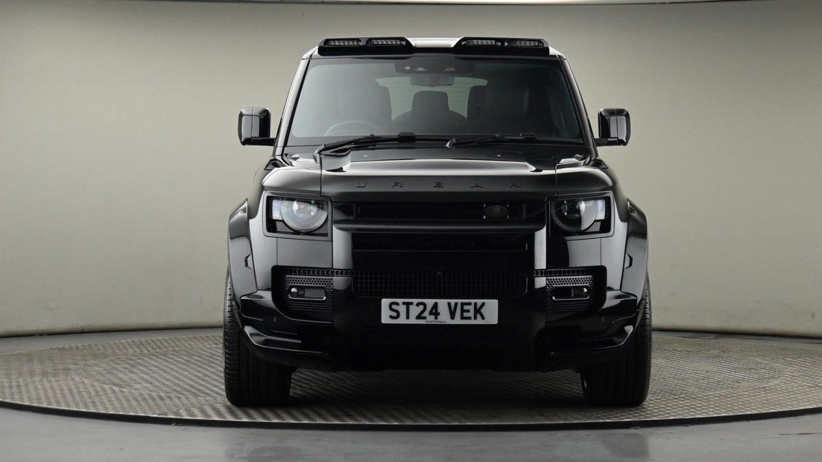 Land Rover Defender 130 Image 21