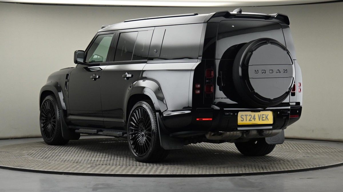 Land Rover Defender 130 Image 24