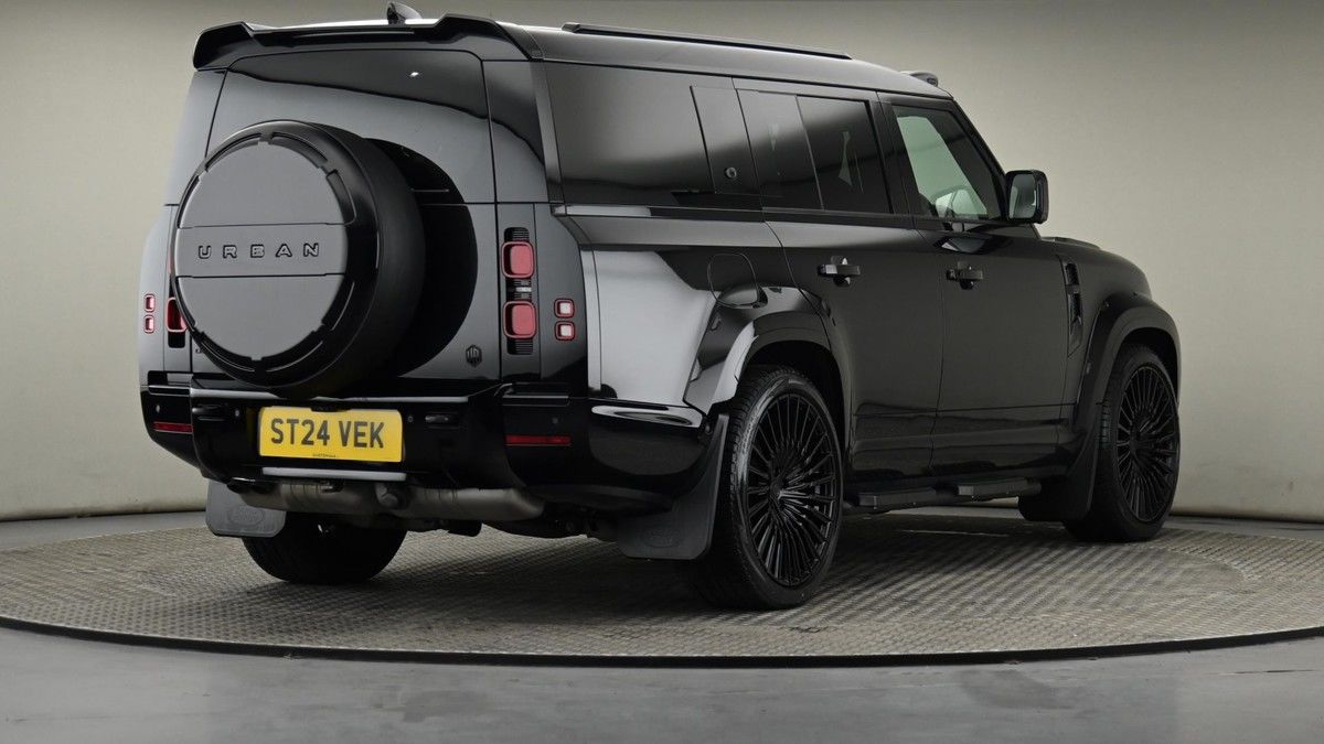 Land Rover Defender 130 Image 26