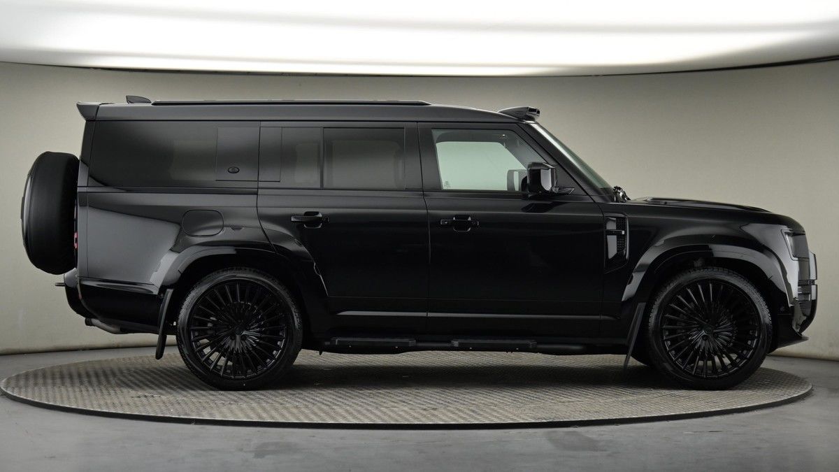 Land Rover Defender 130 Image 27