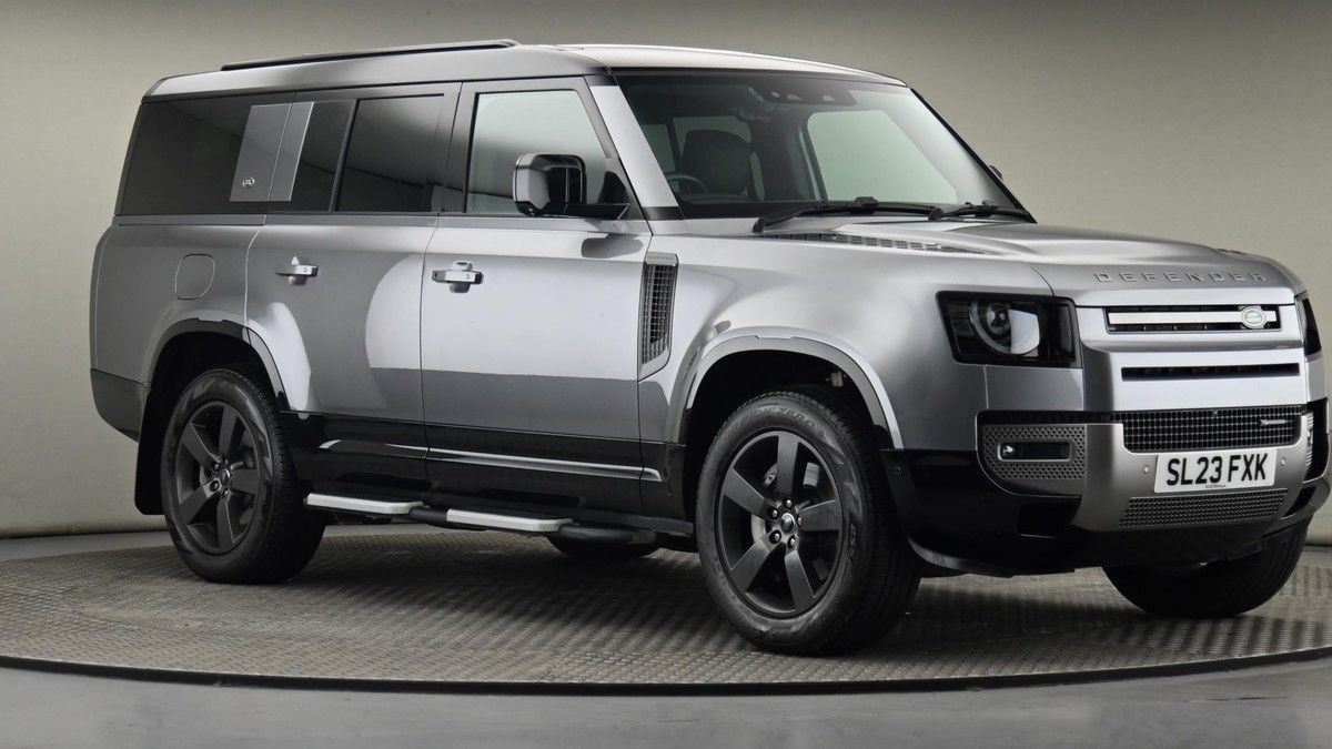 Land Rover Defender 130 Image 20