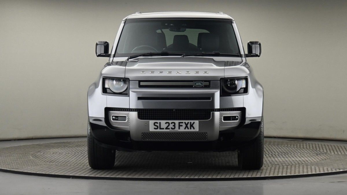 Land Rover Defender 130 Image 21