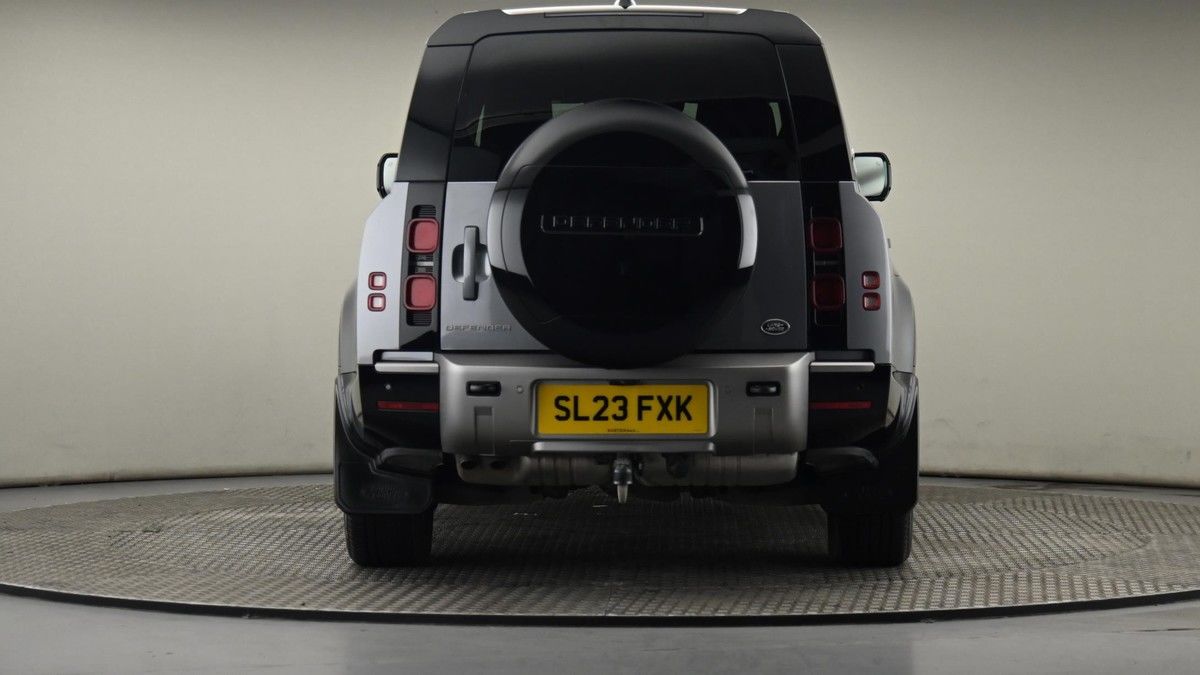 Land Rover Defender 130 Image 25