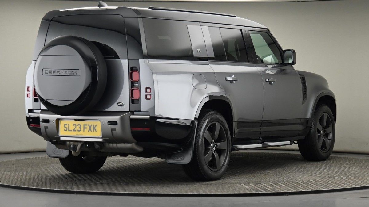 Land Rover Defender 130 Image 26