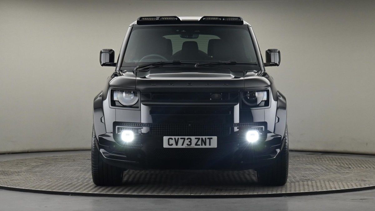 Land Rover Defender 130 Image 21