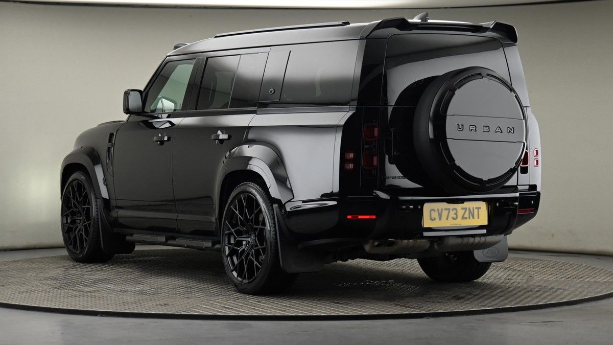 Land Rover Defender 130 Image 24